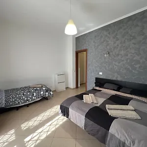 5 Min From Bus Stop-free Parking , Roma Italia